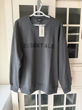 Crewneck Sweatshirt in Charcoal